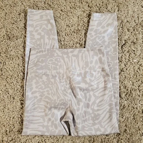 GOOD AMERICAN | Icy Snow Leopard Foil Crop Athletic Yoga Leggings (Size S / 2) - Picture 5 of 8